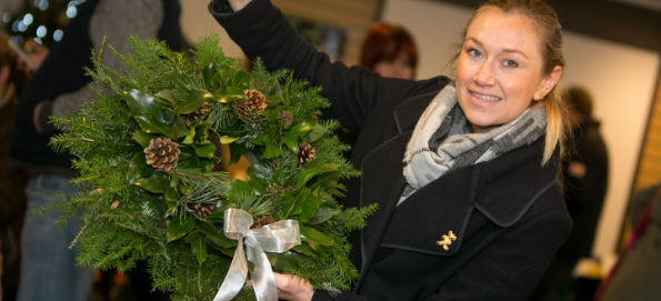 Christmas Wreath Workshop (02/12/21 (2nd December 2021) – 19:00 to 21:30)